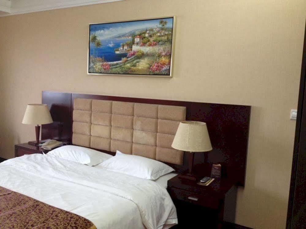 Yinfeng North Station Branch, Huacheng Road Subway Station Branch Aparthotel