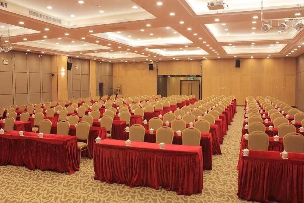 Chenyue Hotel 3*