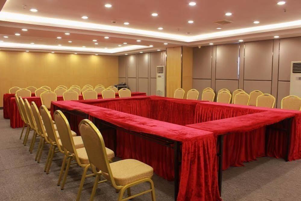 Chenyue Hotel 3*