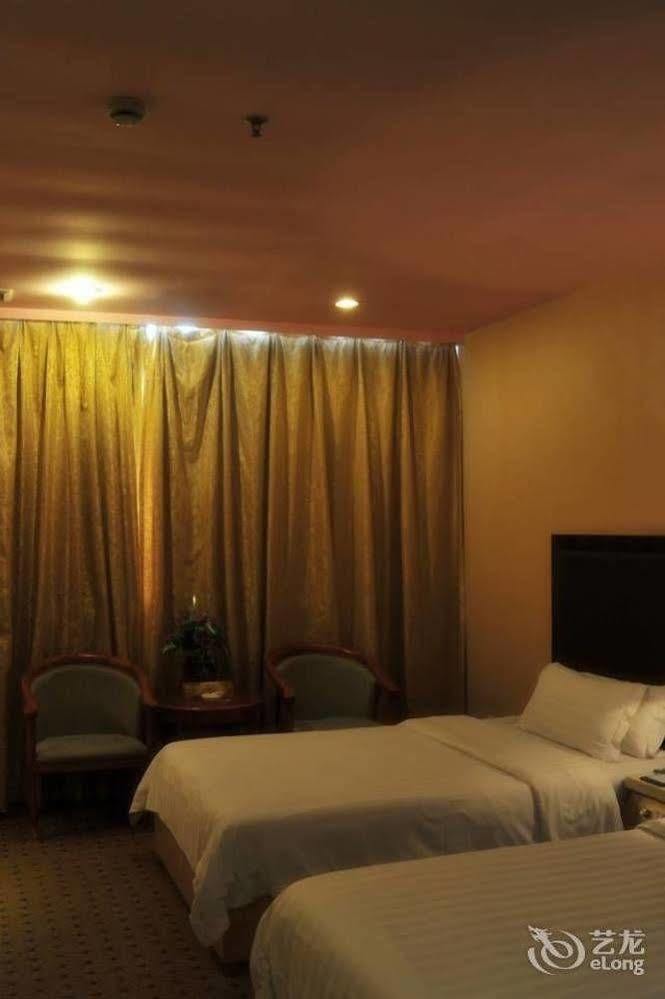 Chenyue Hotel 3*