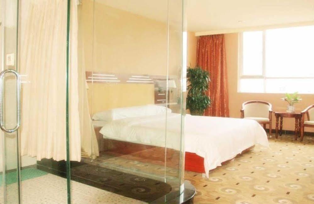 Hotel Chenyue 3*