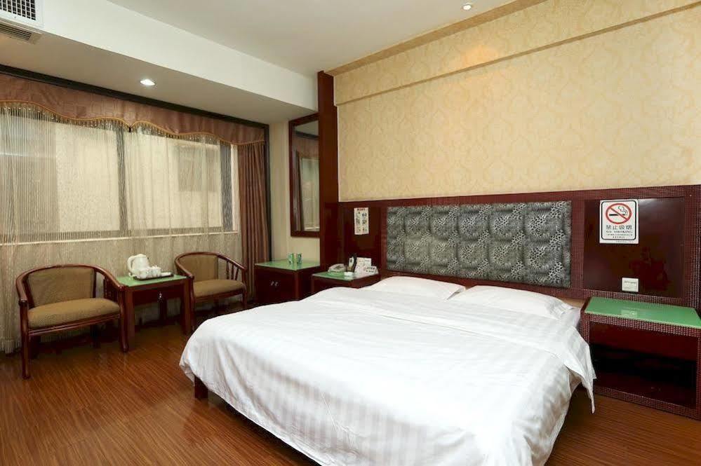Hotel Yile 2*