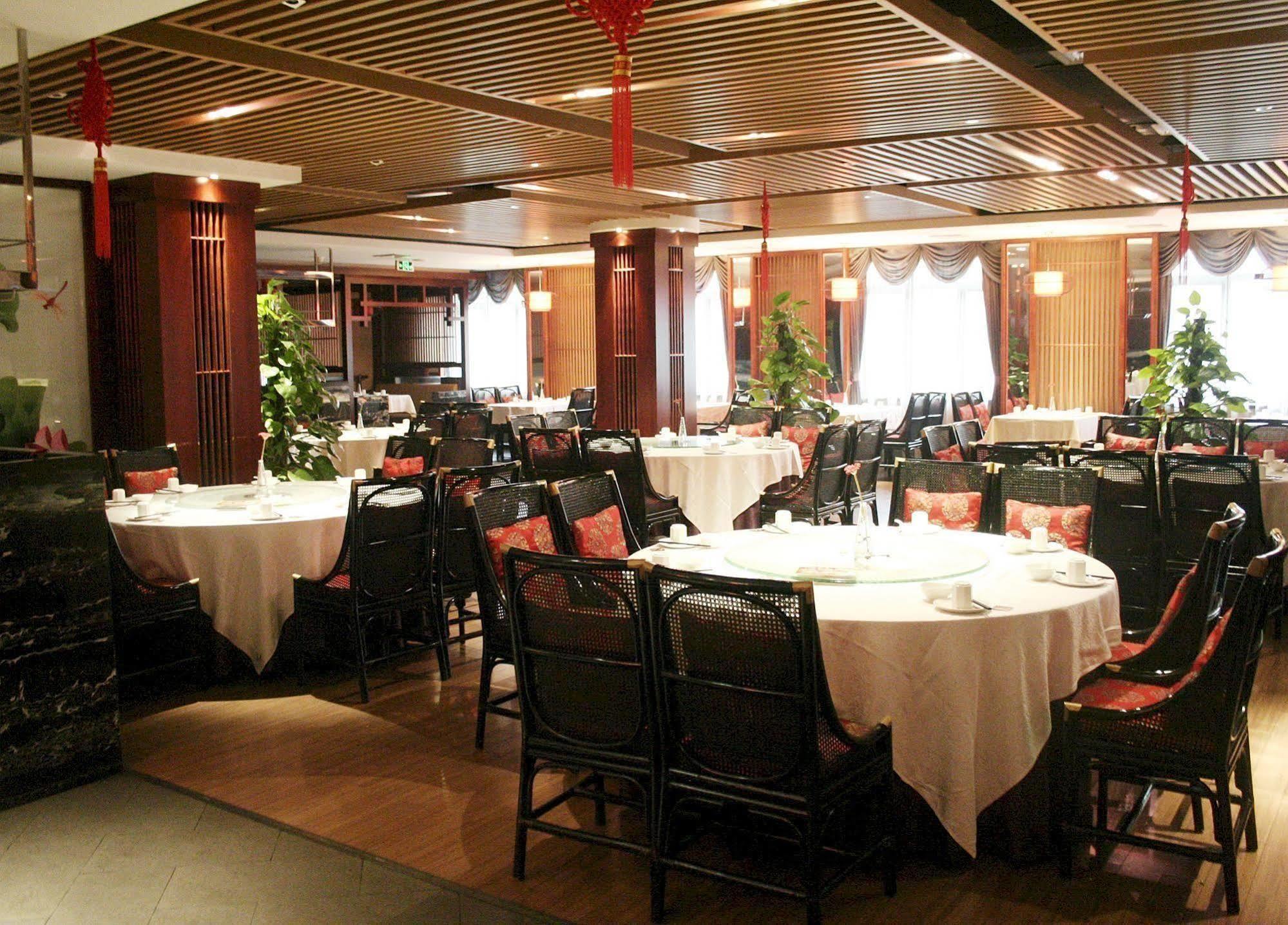 Hotel Zhejiang 4*