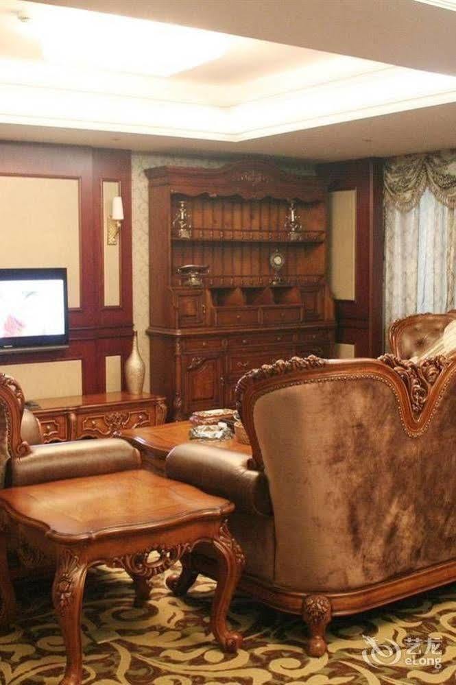 Zhejiang Hotel 4*