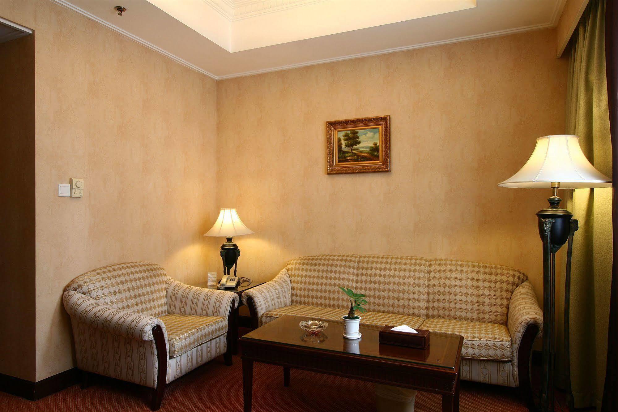 Hotel Grand Palace - Grand Management Group - Free Shuttle Bus To Fair During Fair Period