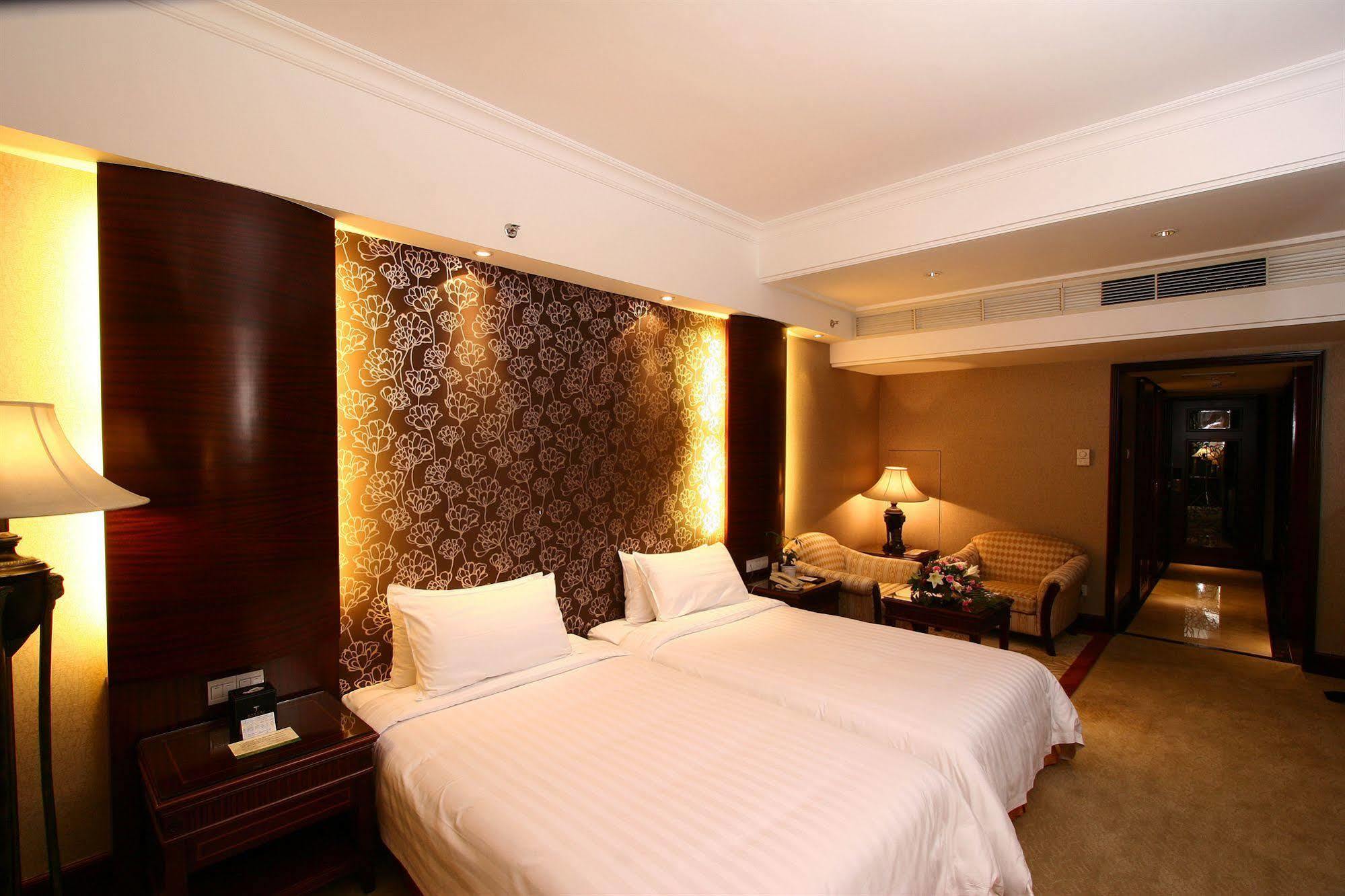 Hotel Grand Palace - Grand Management Group - Free Shuttle Bus To Fair During Fair Period 4*