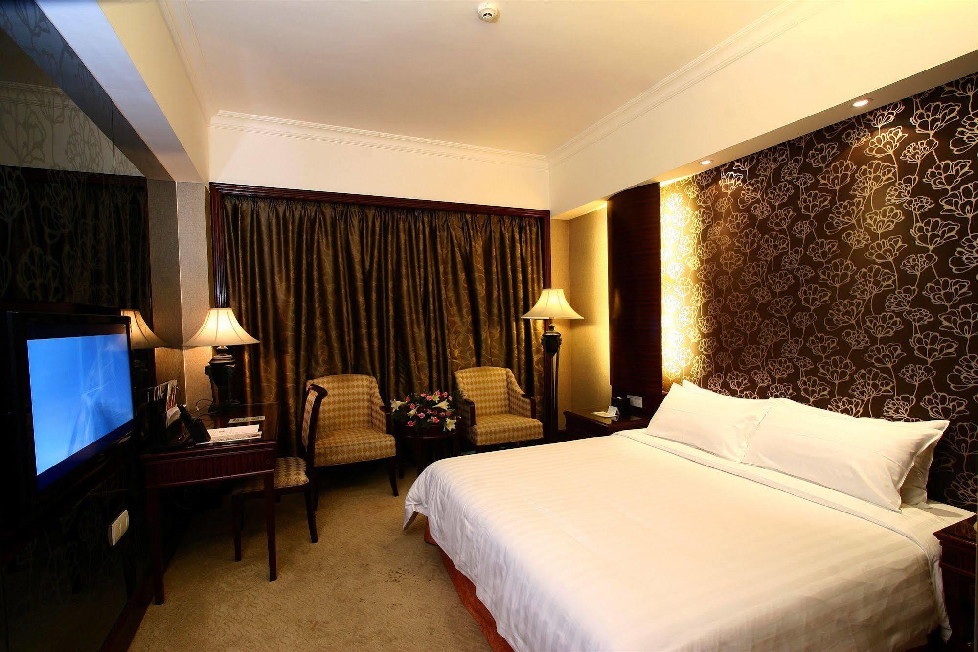 Hotel Grand Palace - Grand Management Group - Free Shuttle Bus To Fair During Fair Period