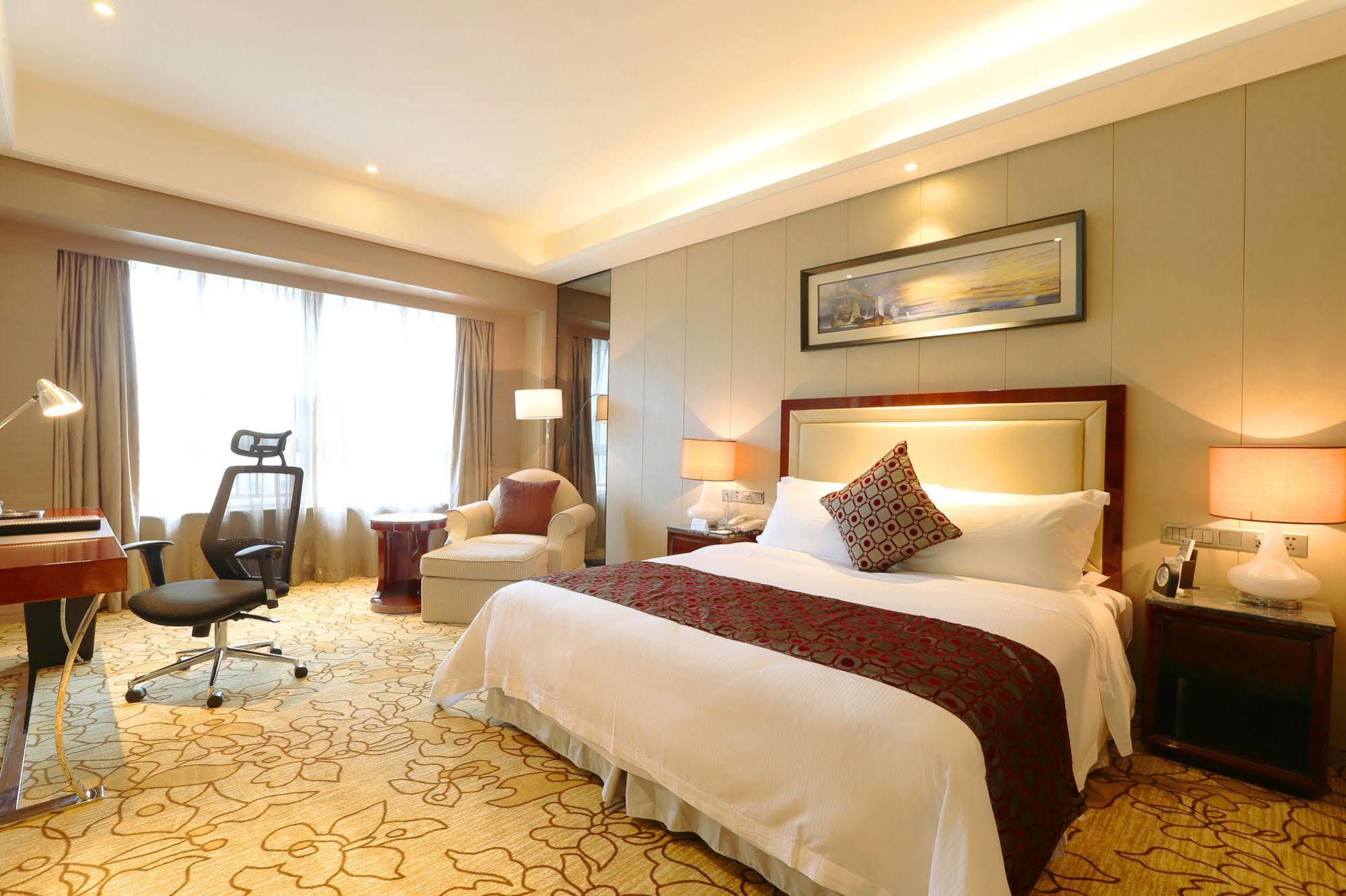 Hotel Country Garden Airport Phoenix 5*