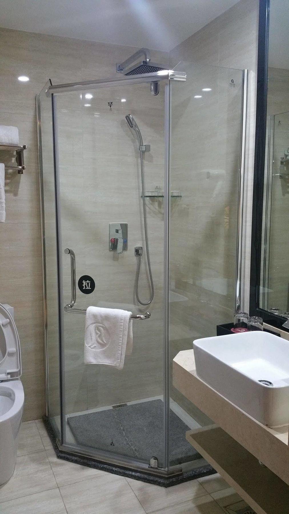 Boyi Hotel 3*