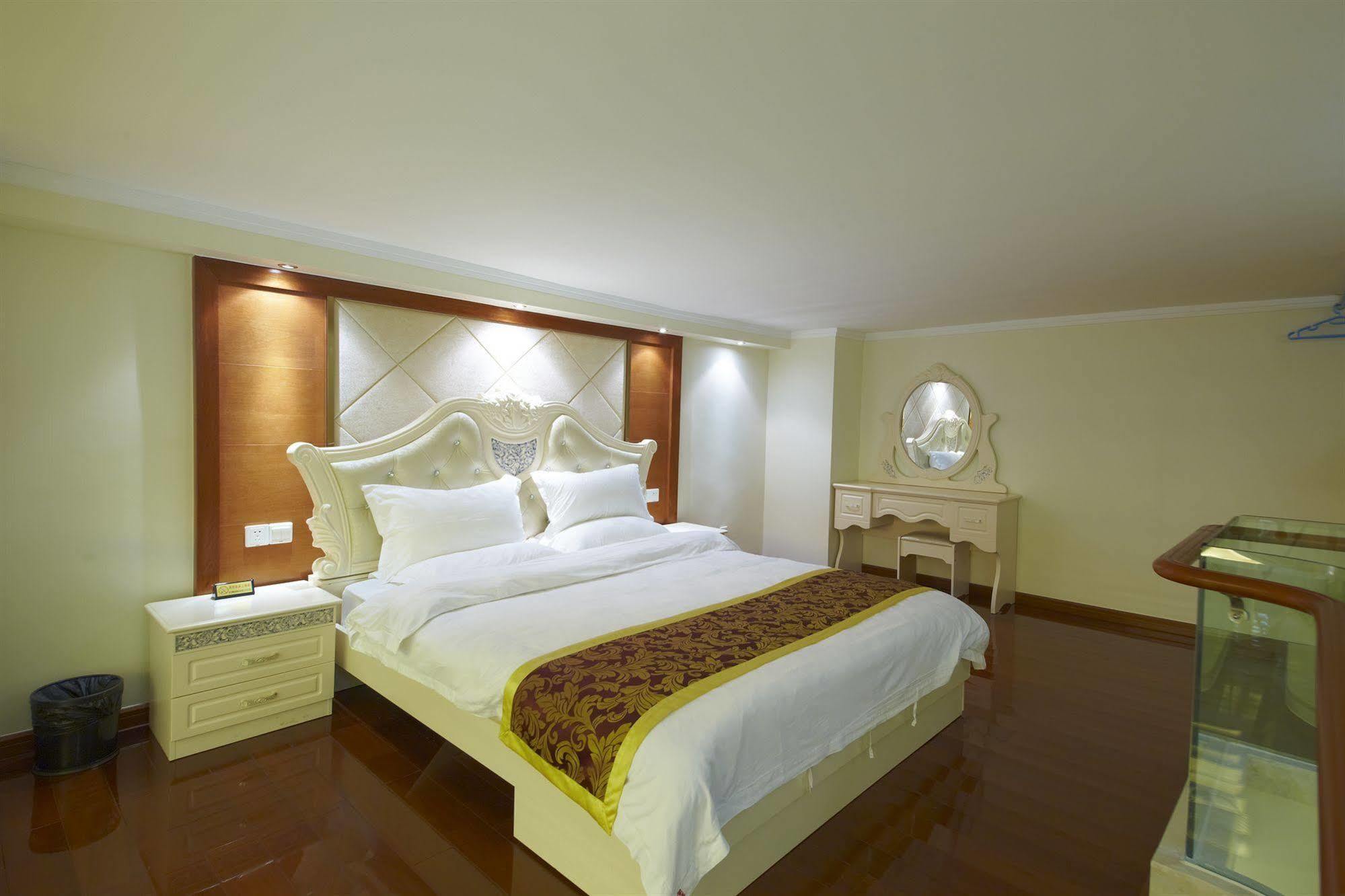 Hotel Sunshine International 3*