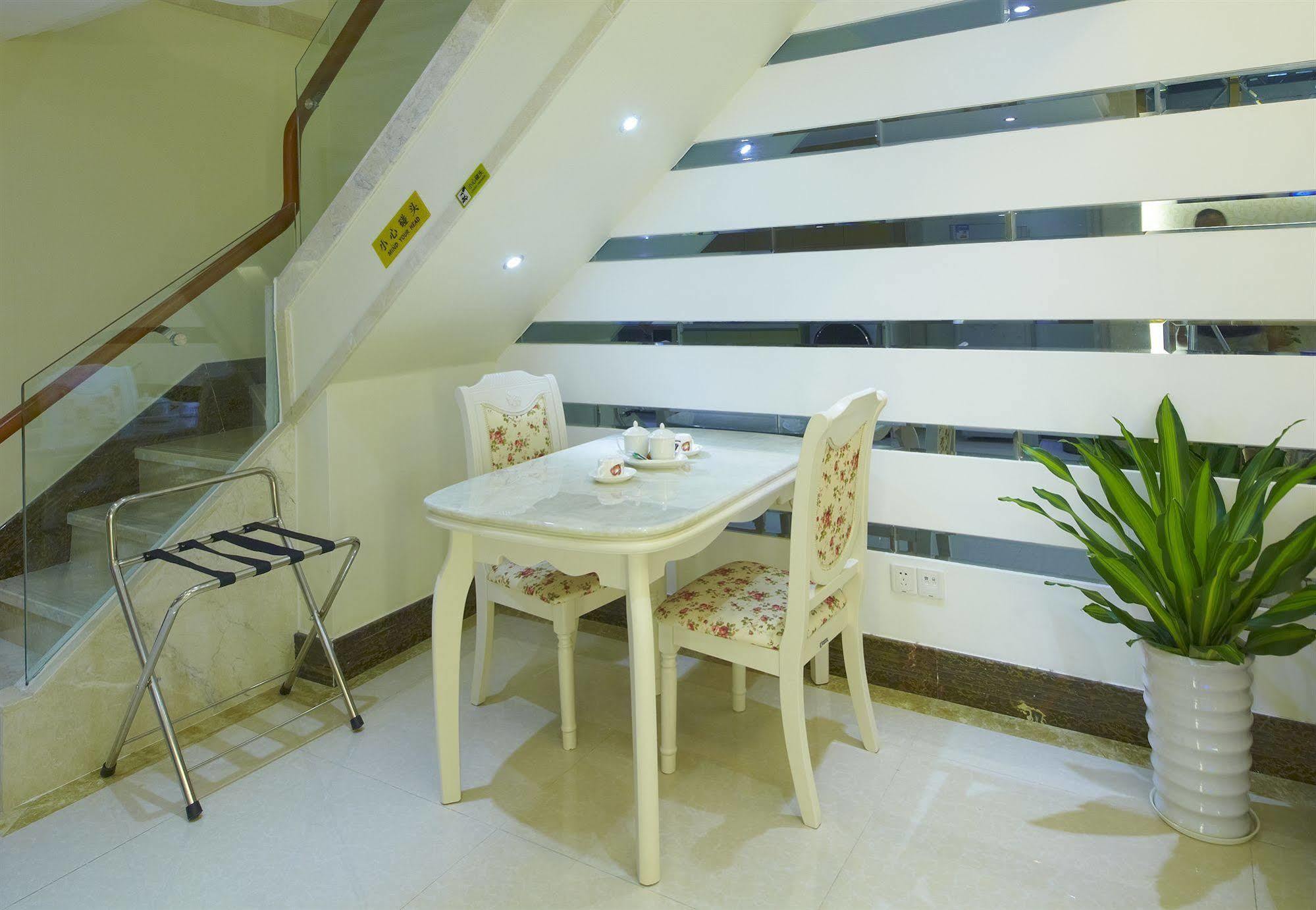 Hotel Sunshine International 3*