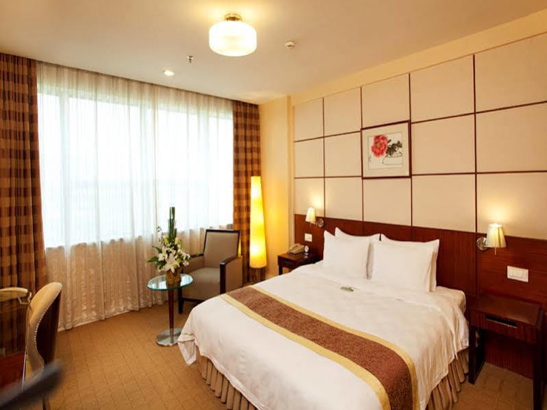 Liuhua Hotel 4*