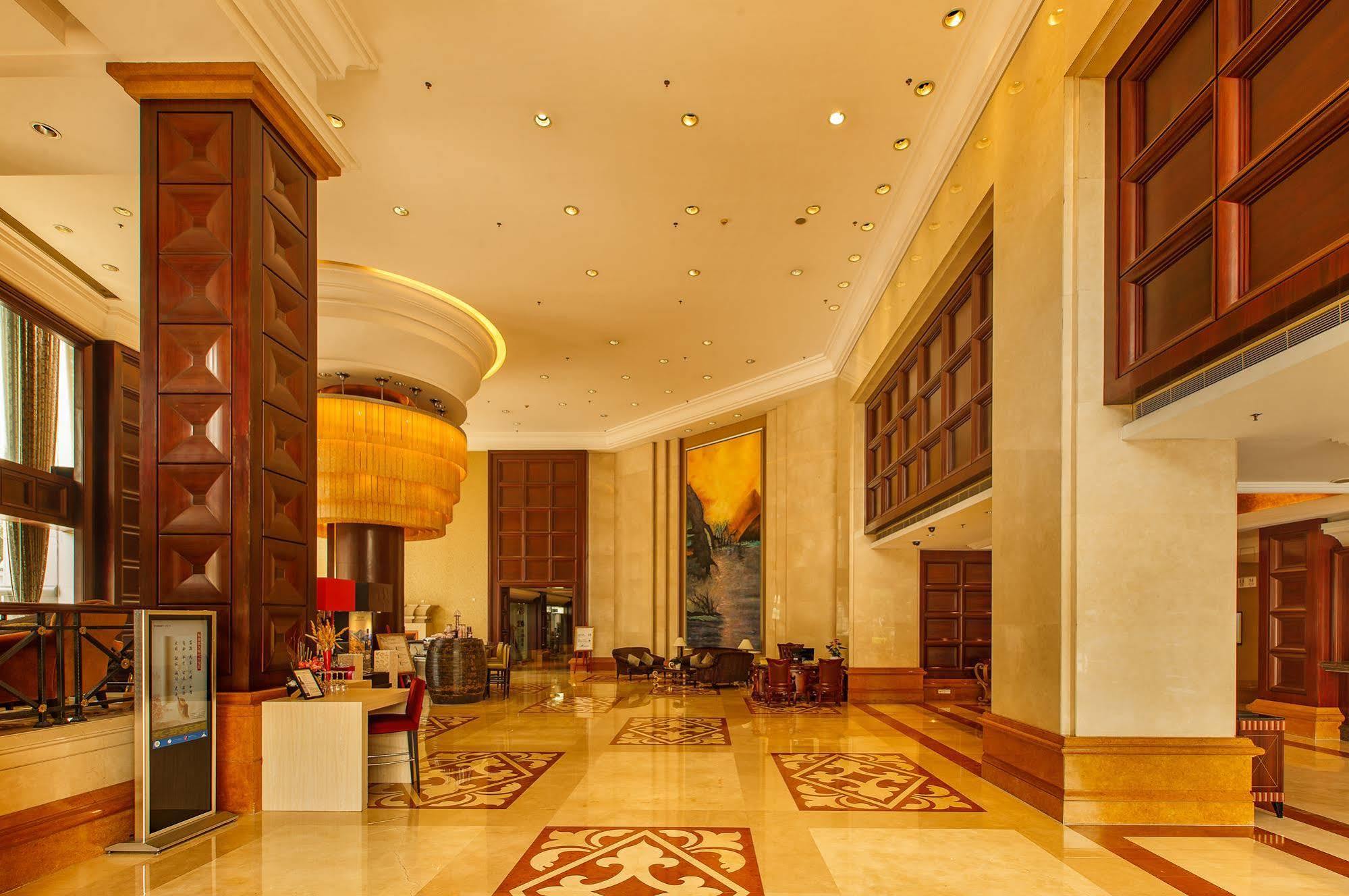 Grand Royal Hotel 4*