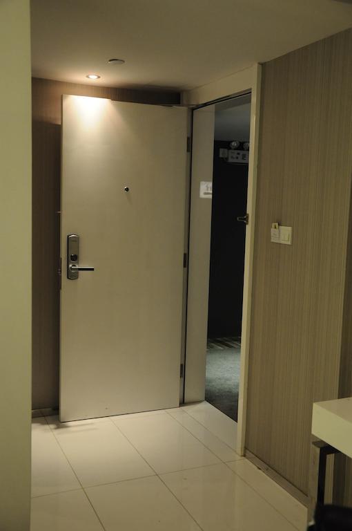 Super 8 San Yuan Li Hotel 3*