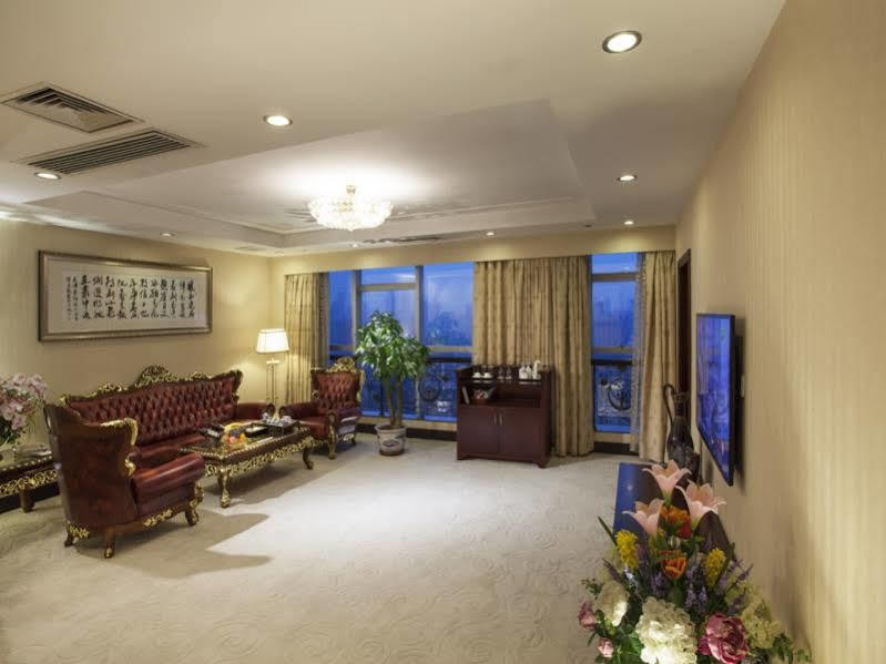 Yutong Hotel 4*