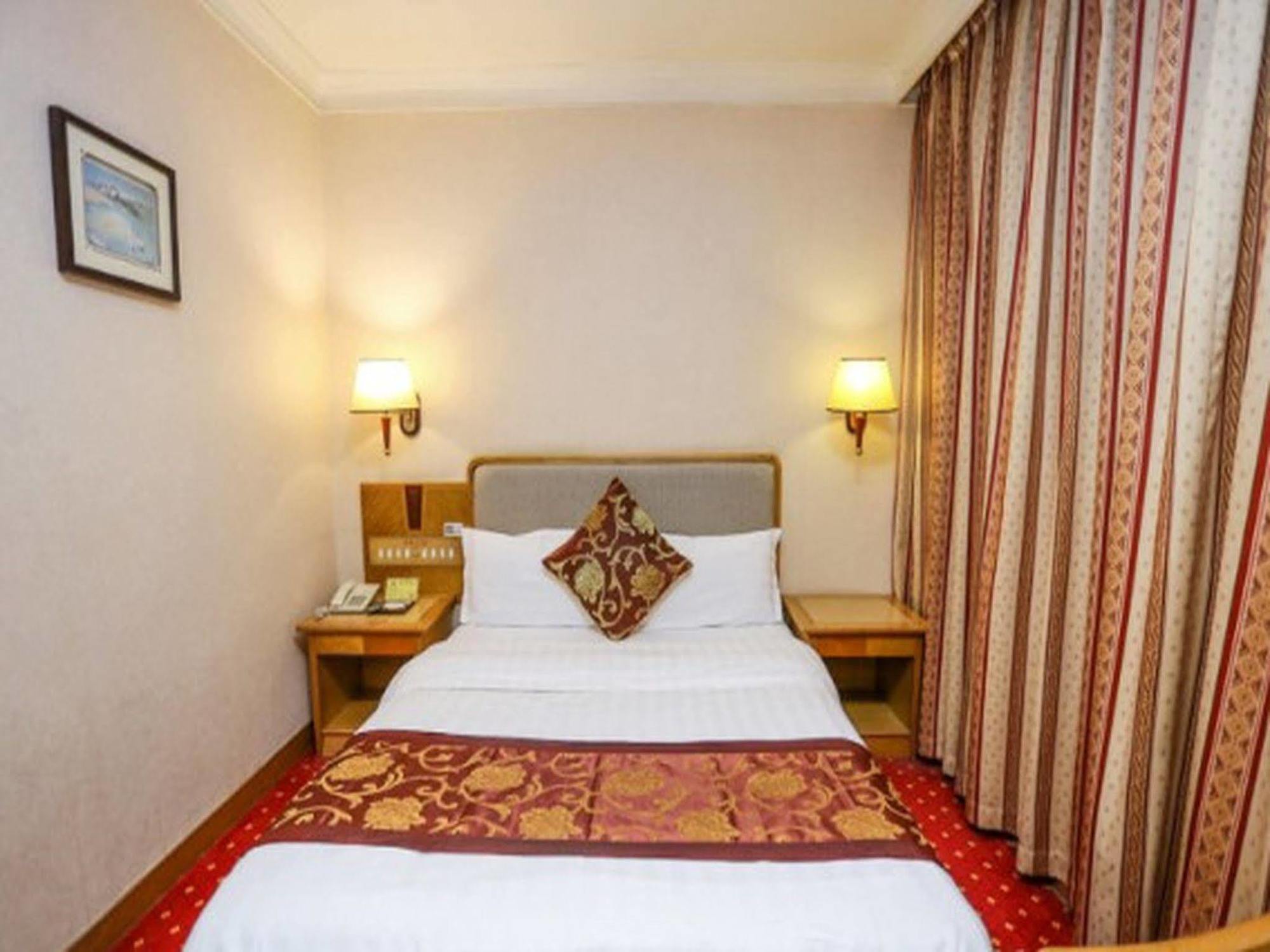 Hotel New 2*
