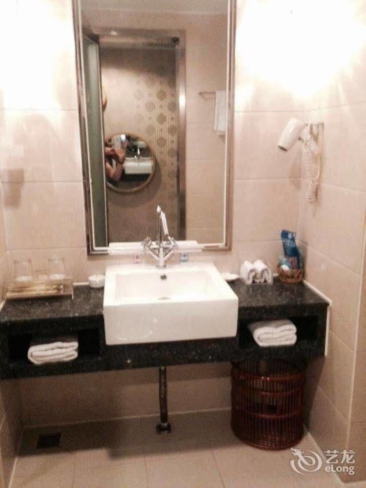 Yulong Hotel Hotel