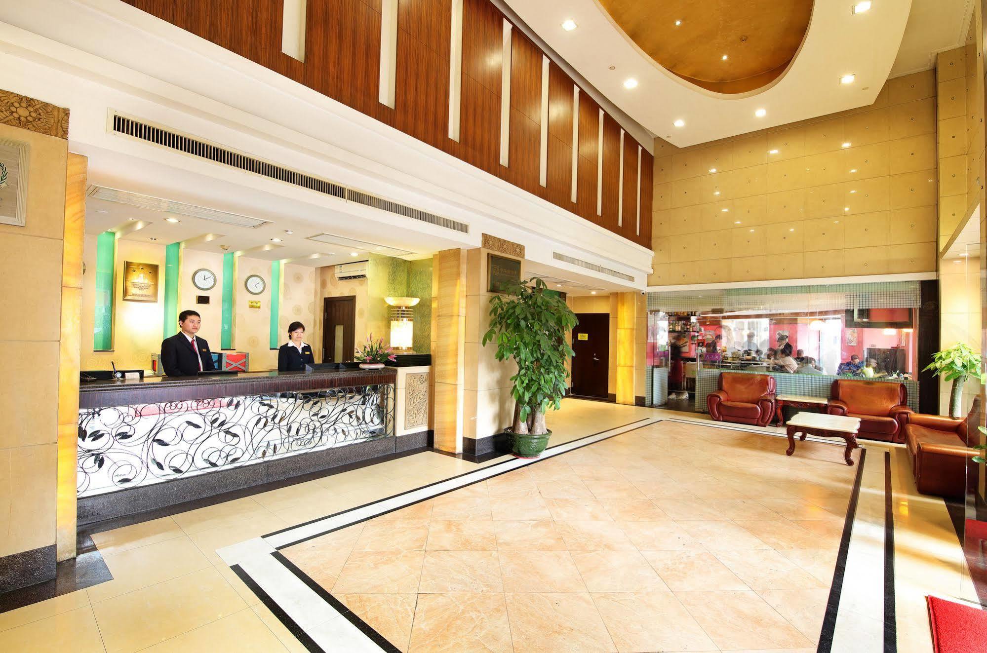 Xin Hua Hotel 3*