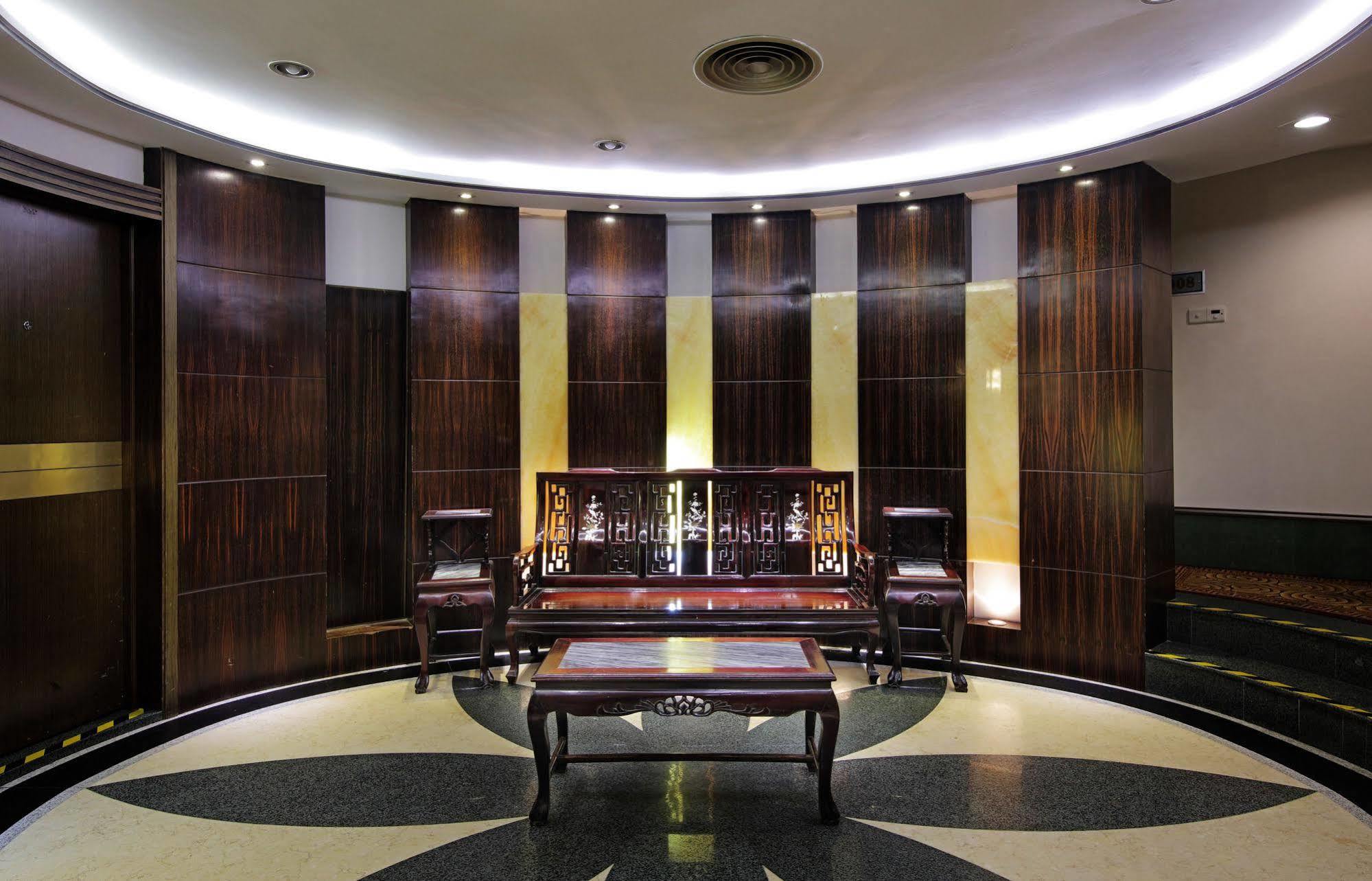 Xin Hua Hotel 3*