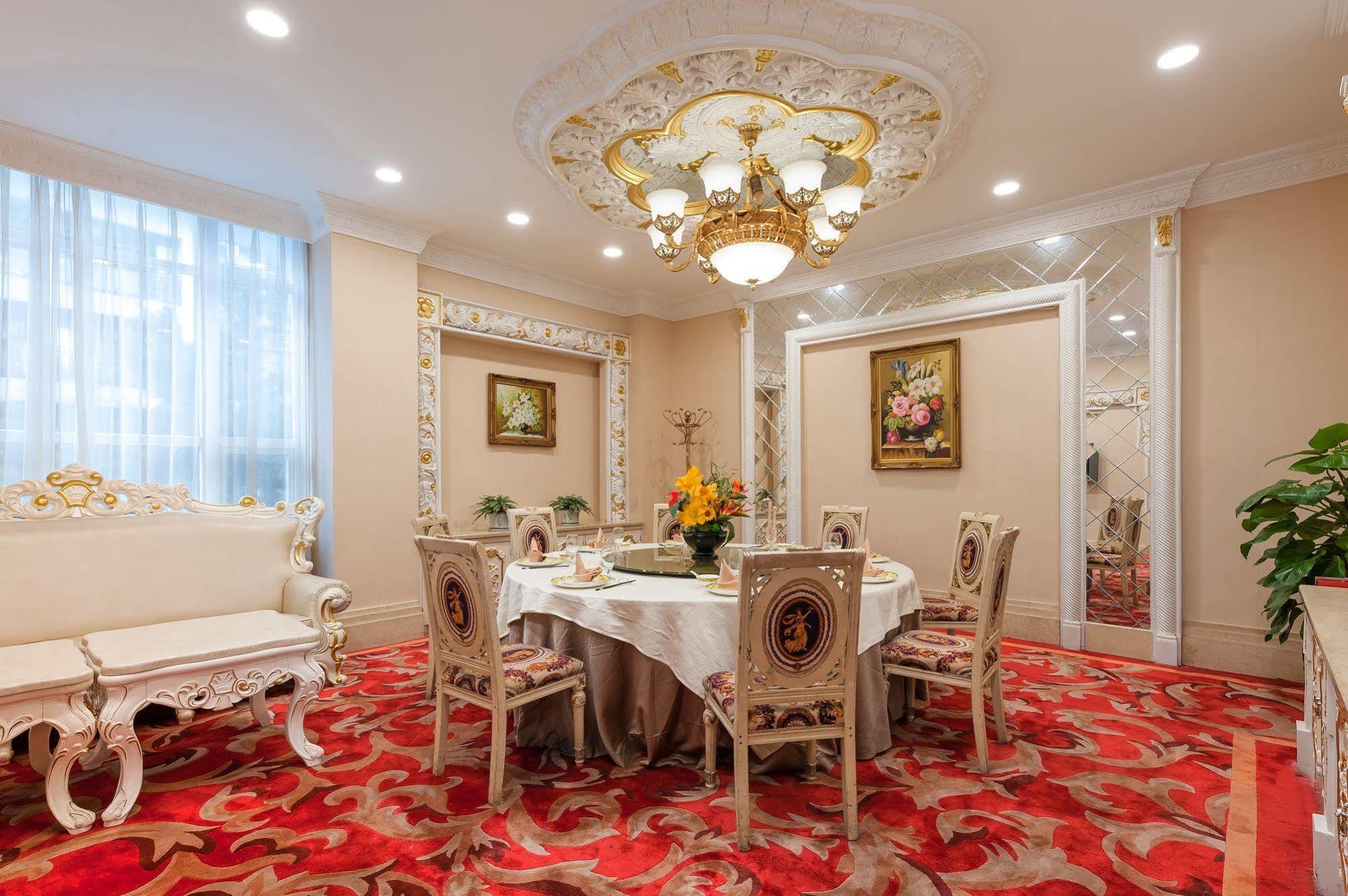 Nan Yang Royal