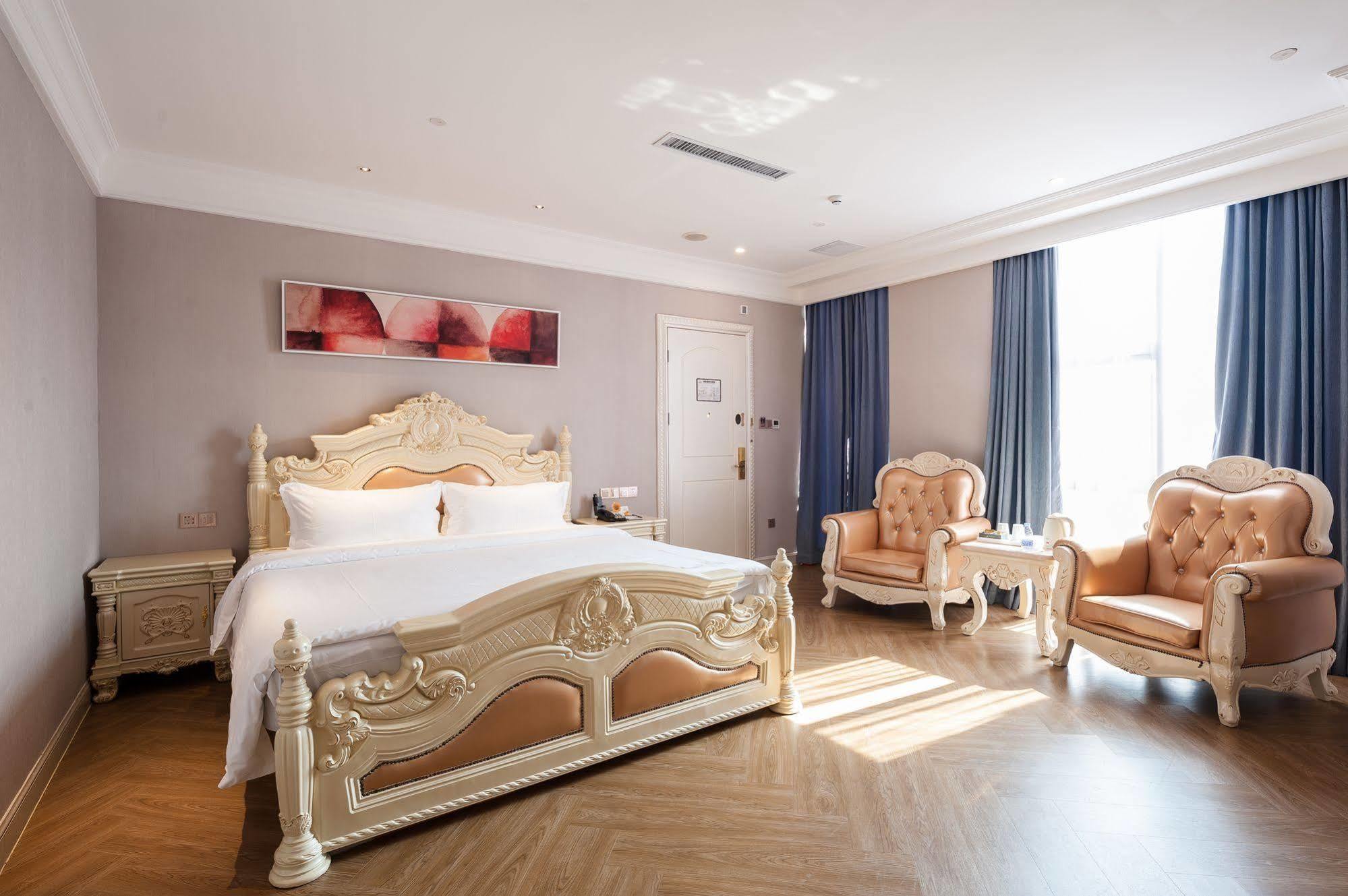 Nan Yang Royal Hotel 4*
