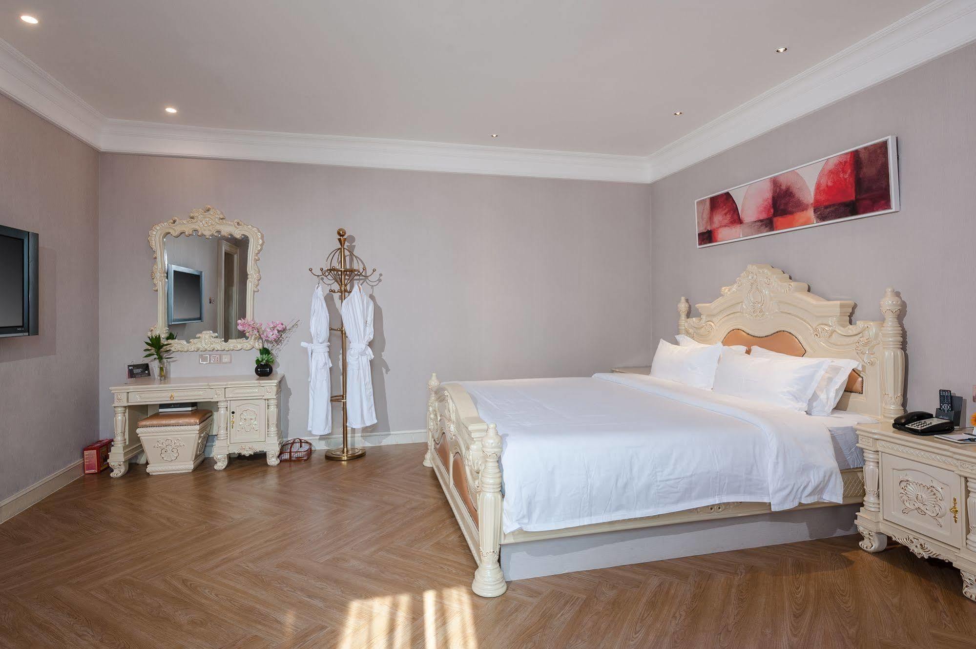 Nan Yang Royal 4*