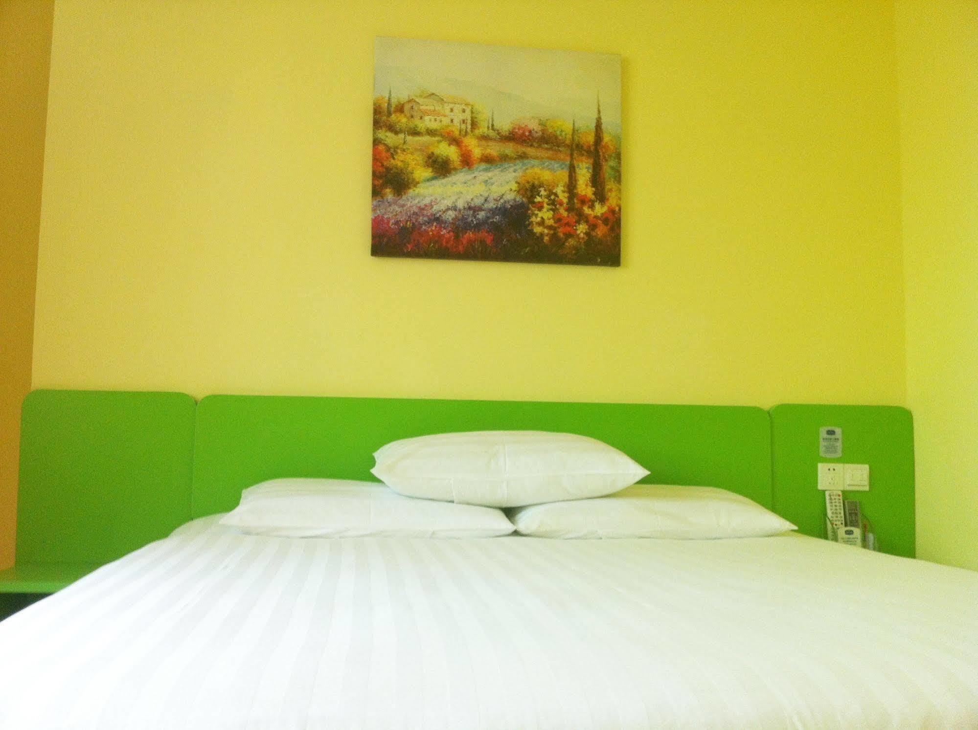 Hanting East Railway Station Hotel 2*