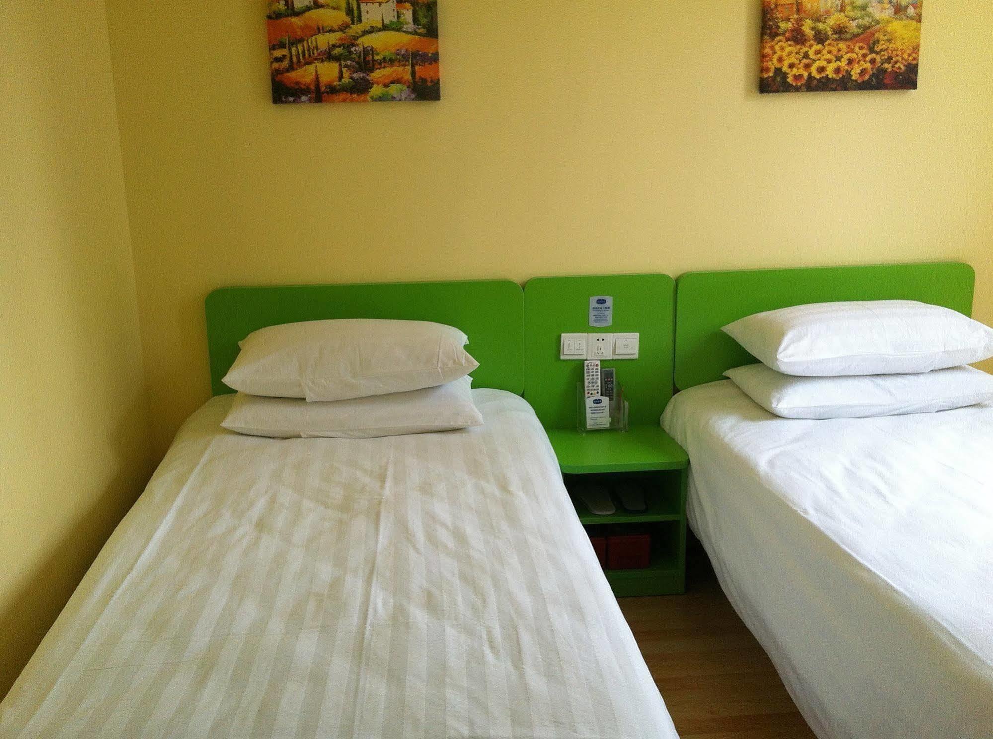Hanting East Railway Station Hotel 2*