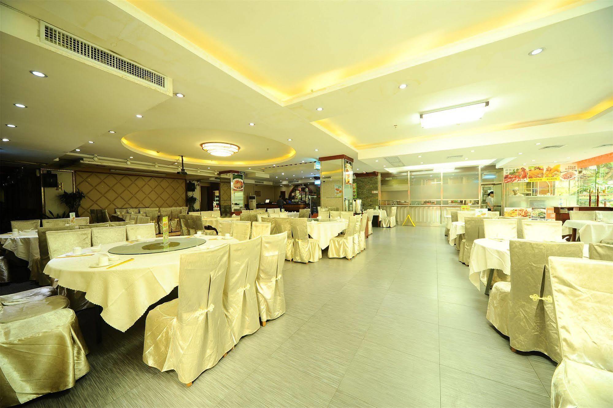 Hotel Junshan - Shuttle Bus For Fair 3*