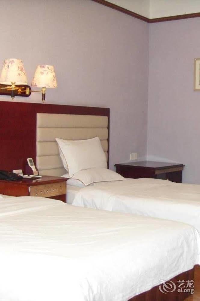 Hotel Fenglaiyi Business Hotel