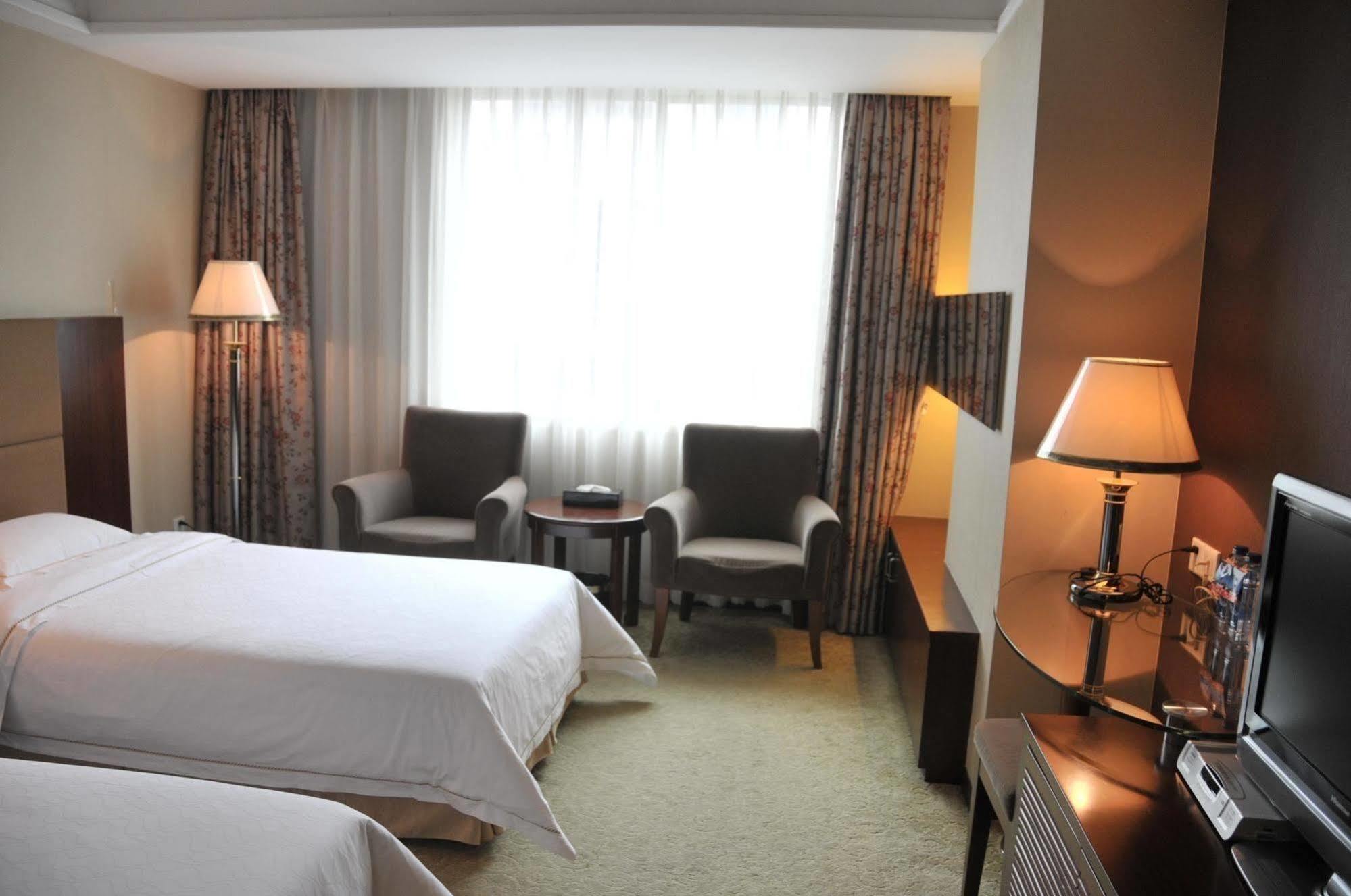 Hotel Guangdong Xuneng 3*