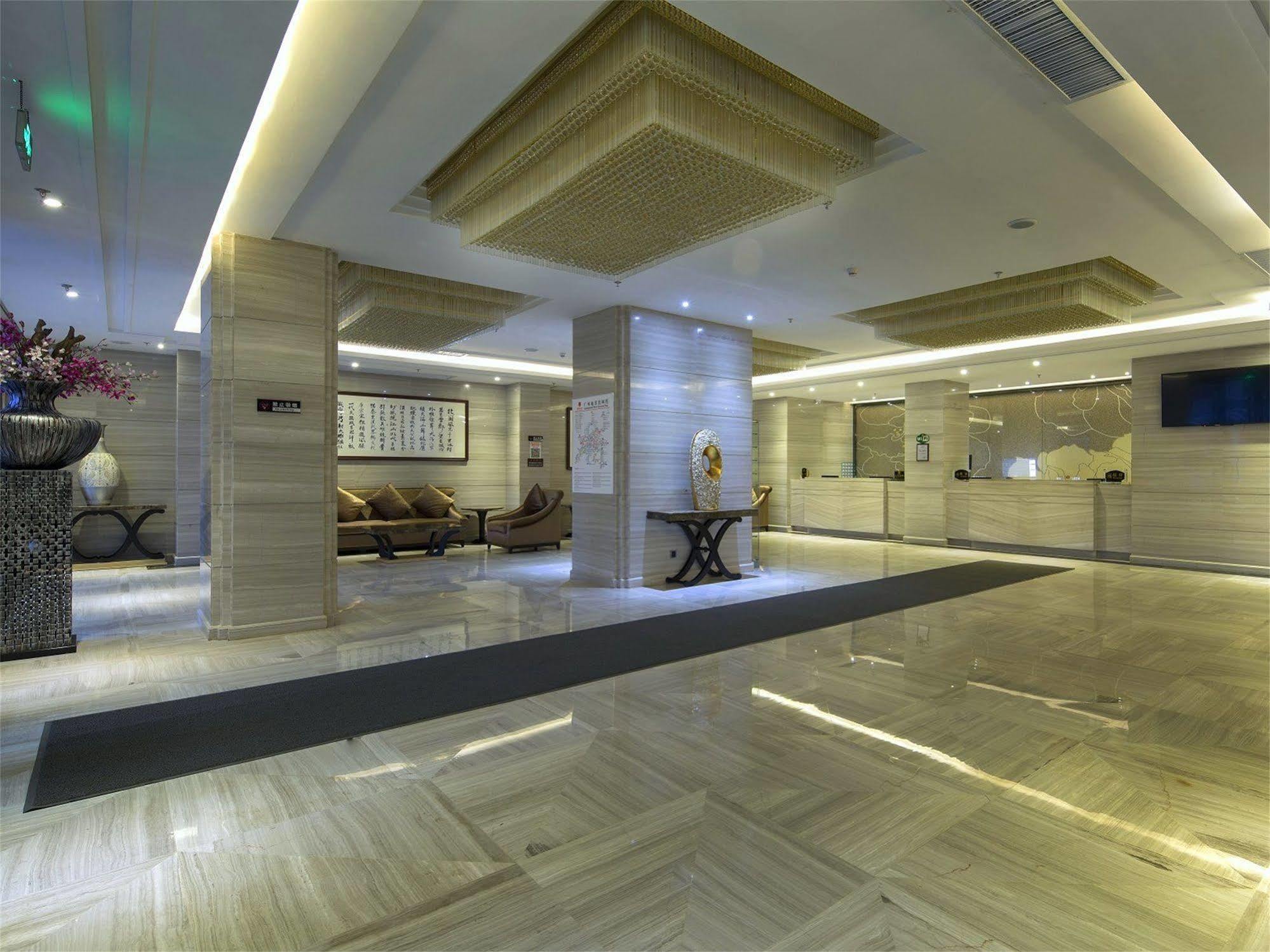 V8 Train Station Hotel