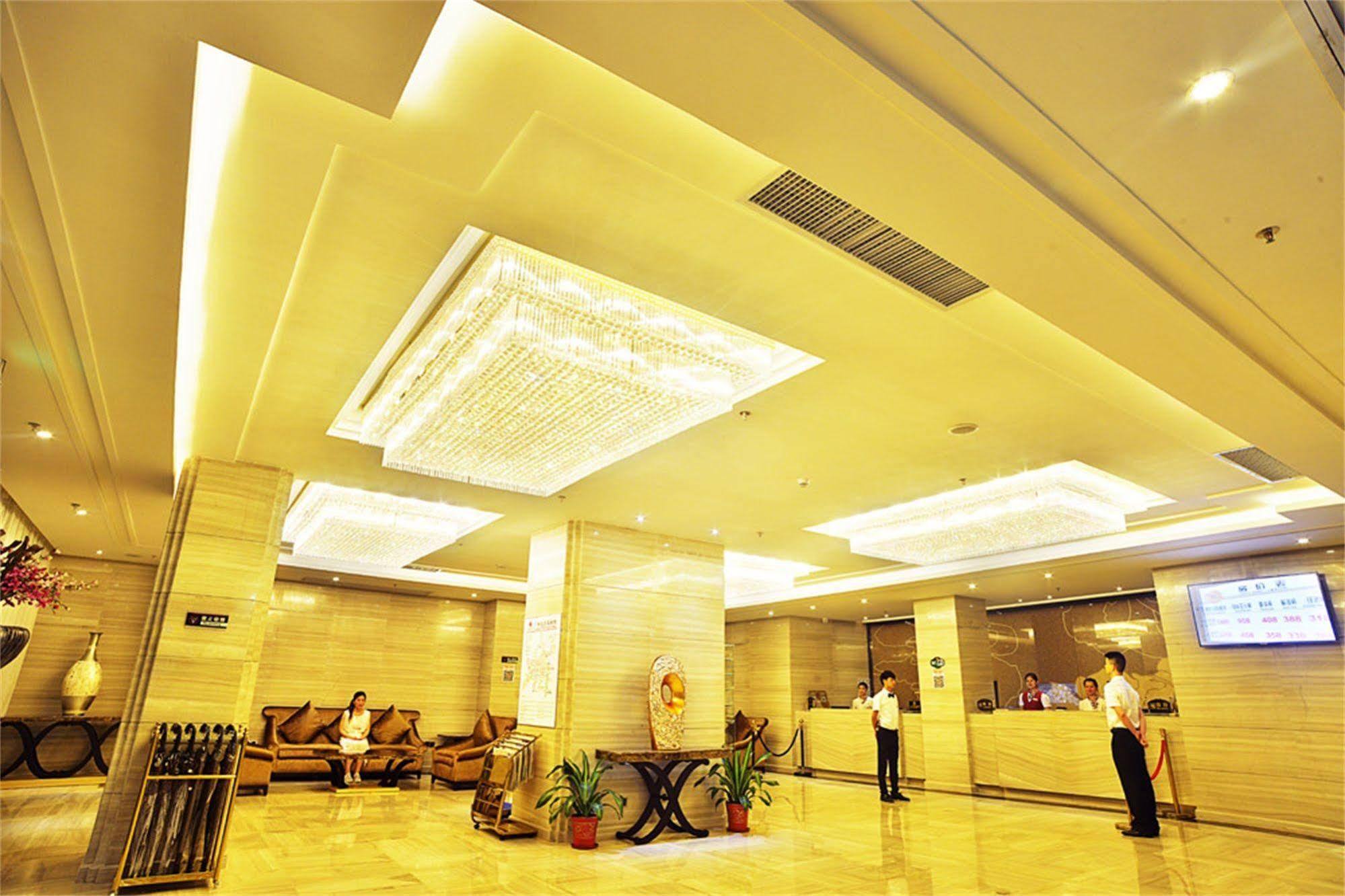 Hotel V8 Train Station 3*