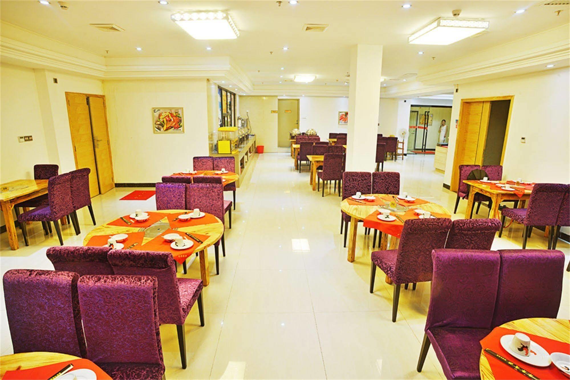 V8 Train Station Hotel 3*