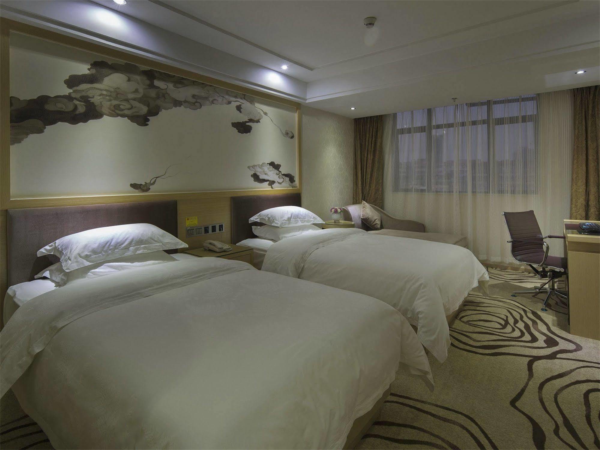 Hotel V8 Train Station 3*