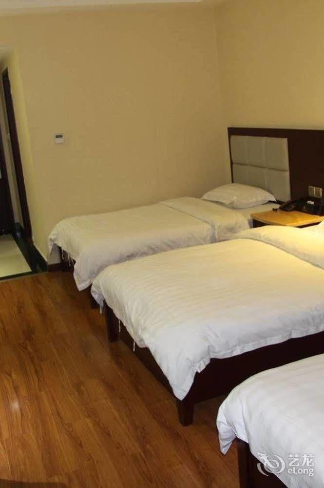 Lu Jiang Tian Yue Hotel 2*