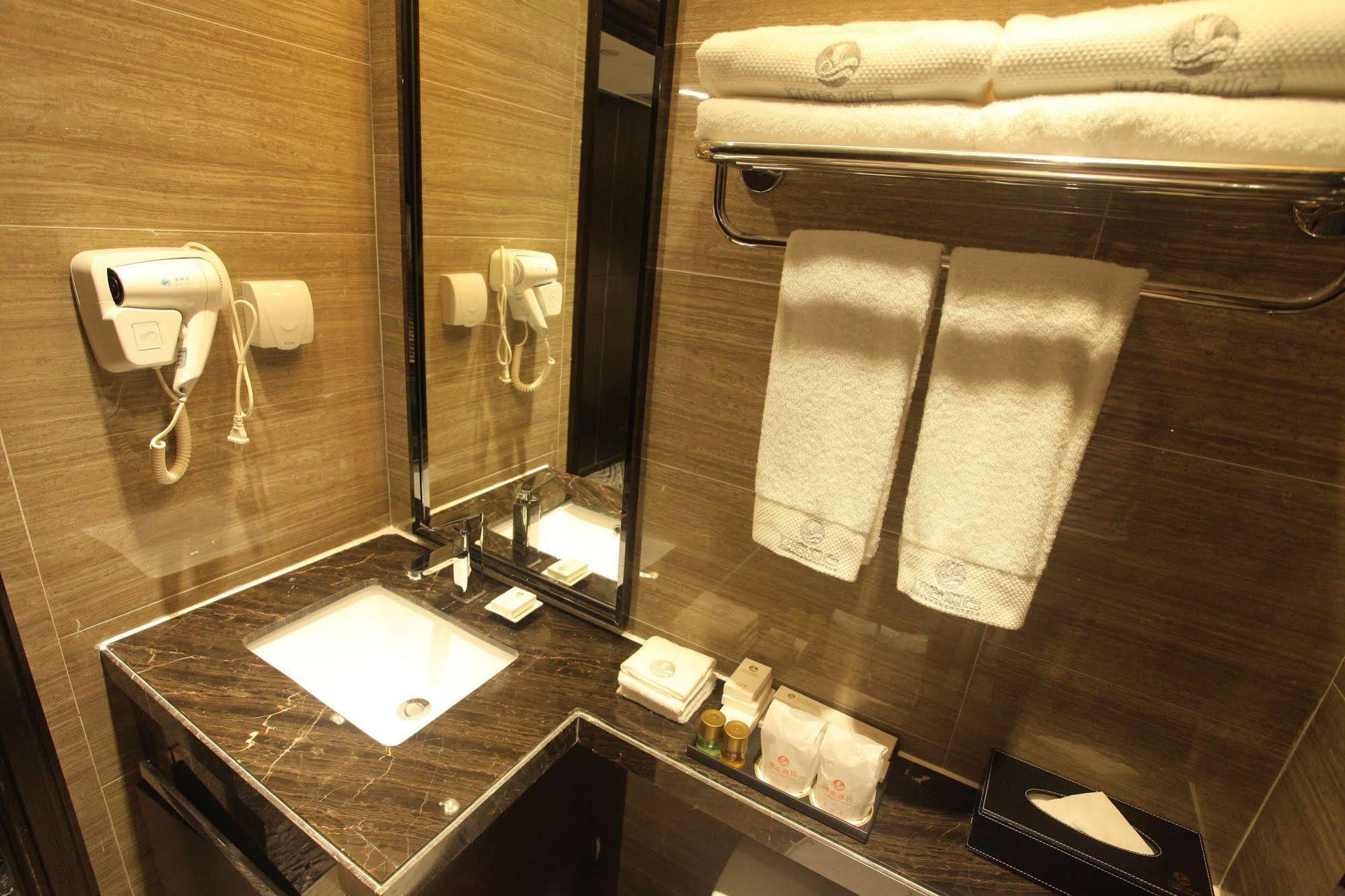 Insail -huanshi Road Taojin Metro Station Guangzhou- Free Shuttle Bus For Fair 4*