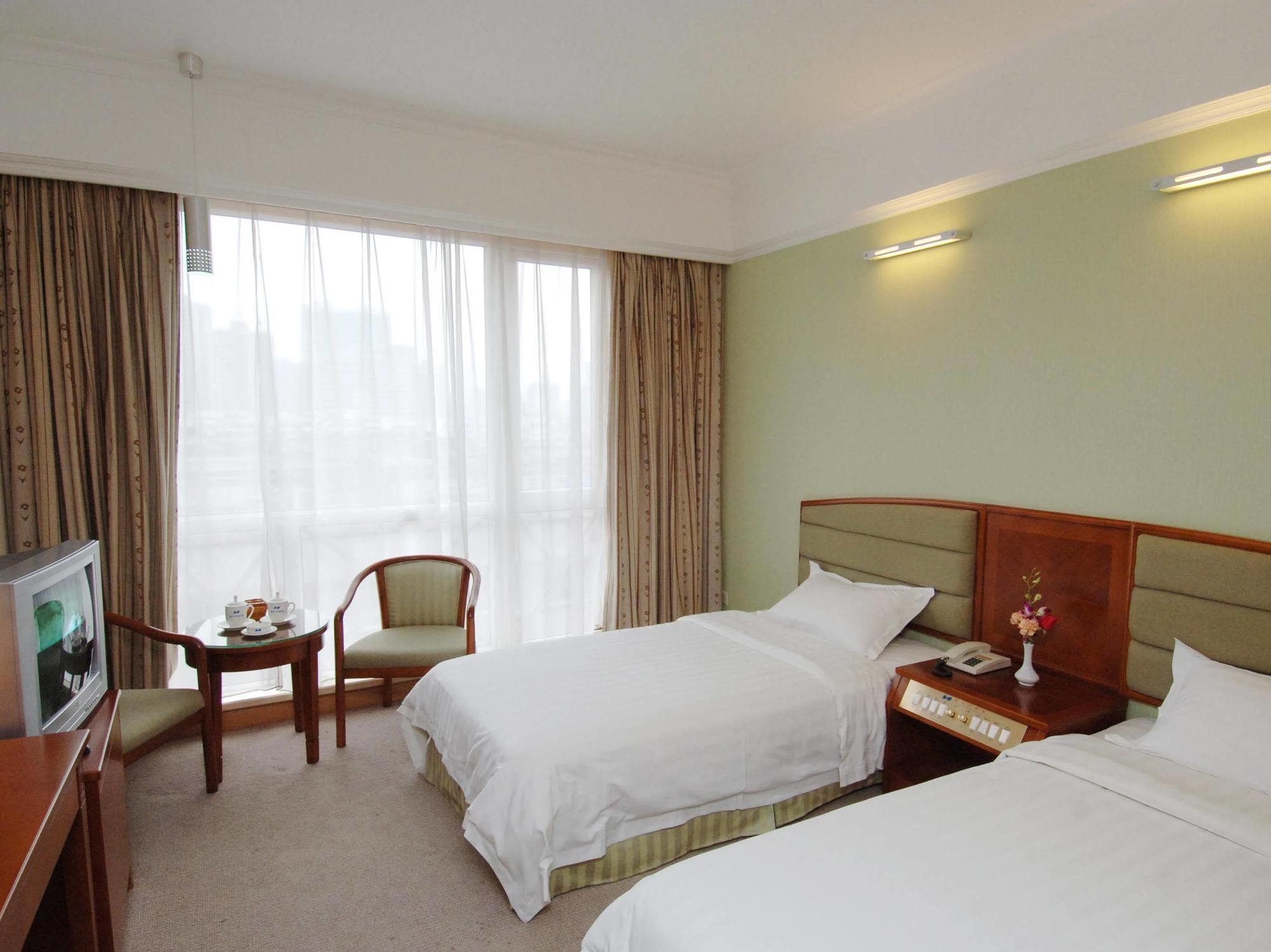 Guangdong New Tianhe Hotel 3*