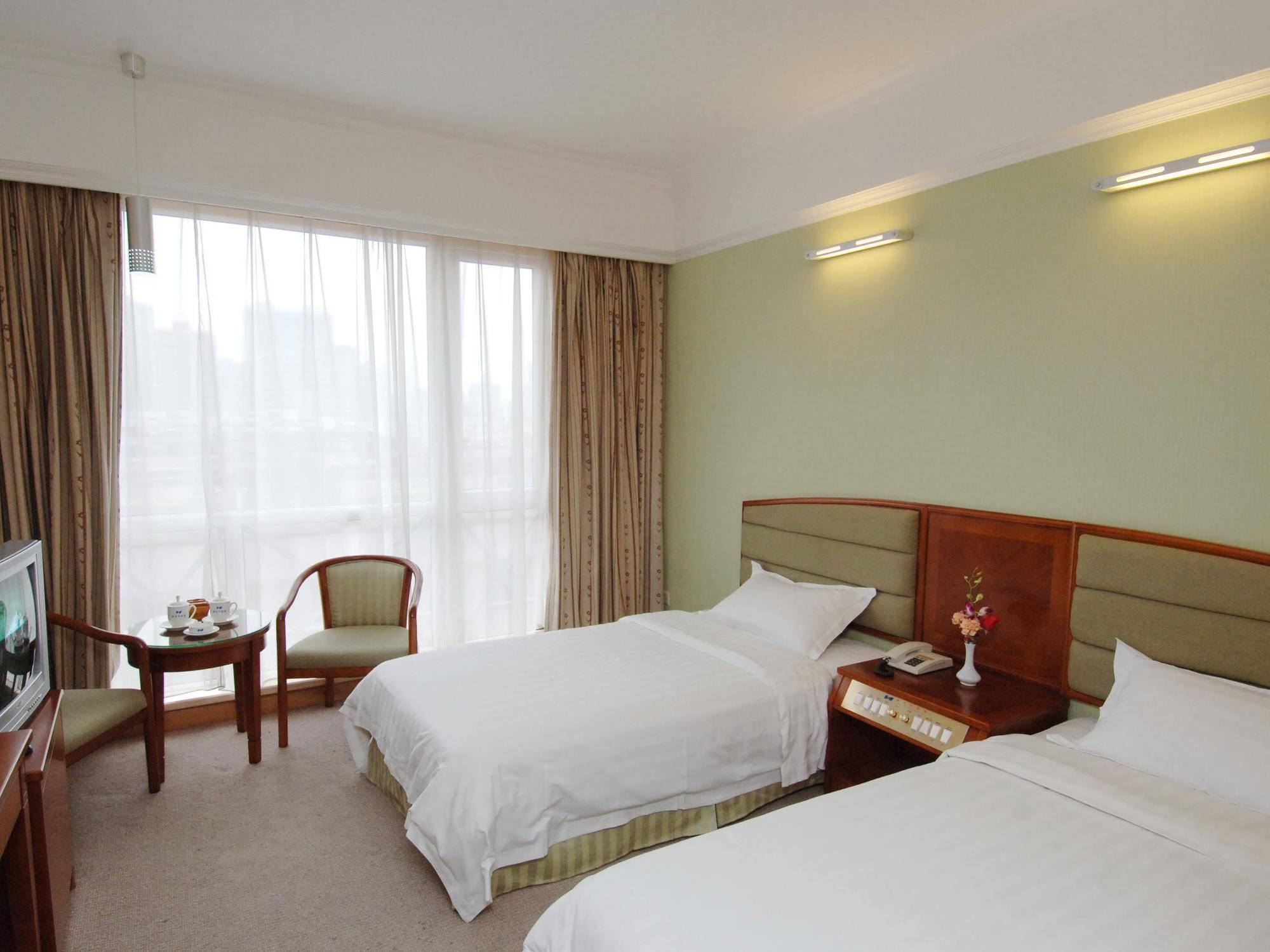 Hotel Guangdong New Tianhe 3*