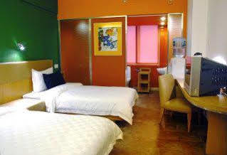 Garden Peasant Movement Institute Metro Station Hostel