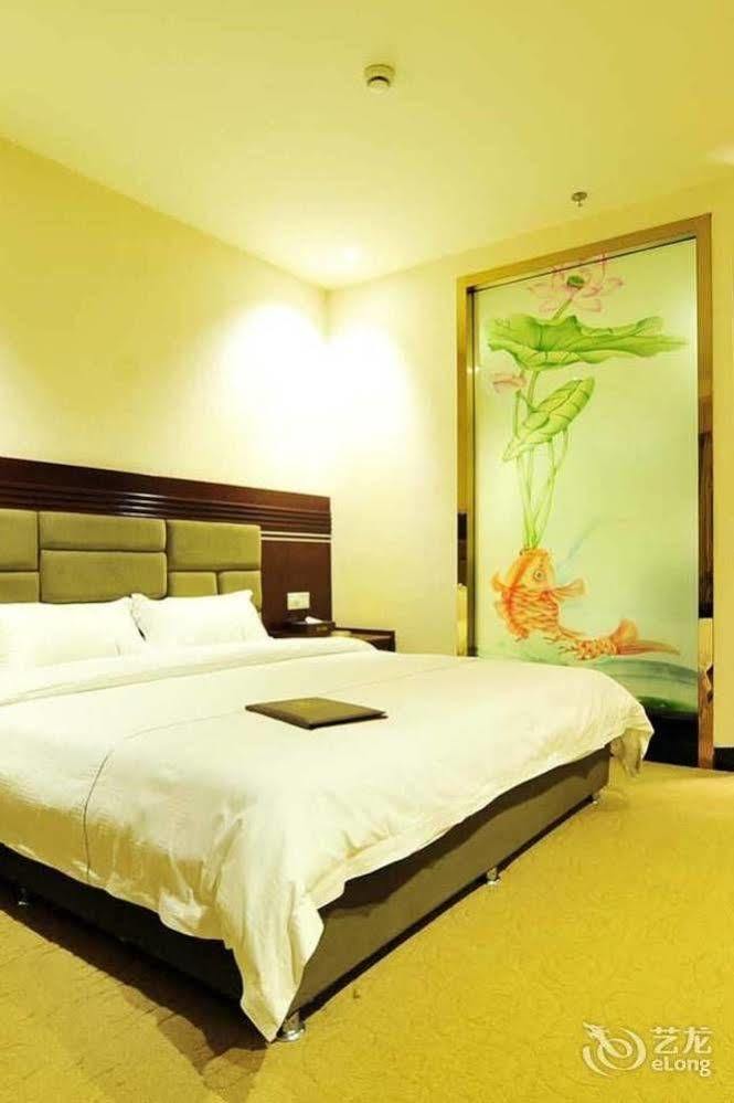 Hotel Huijin 4*