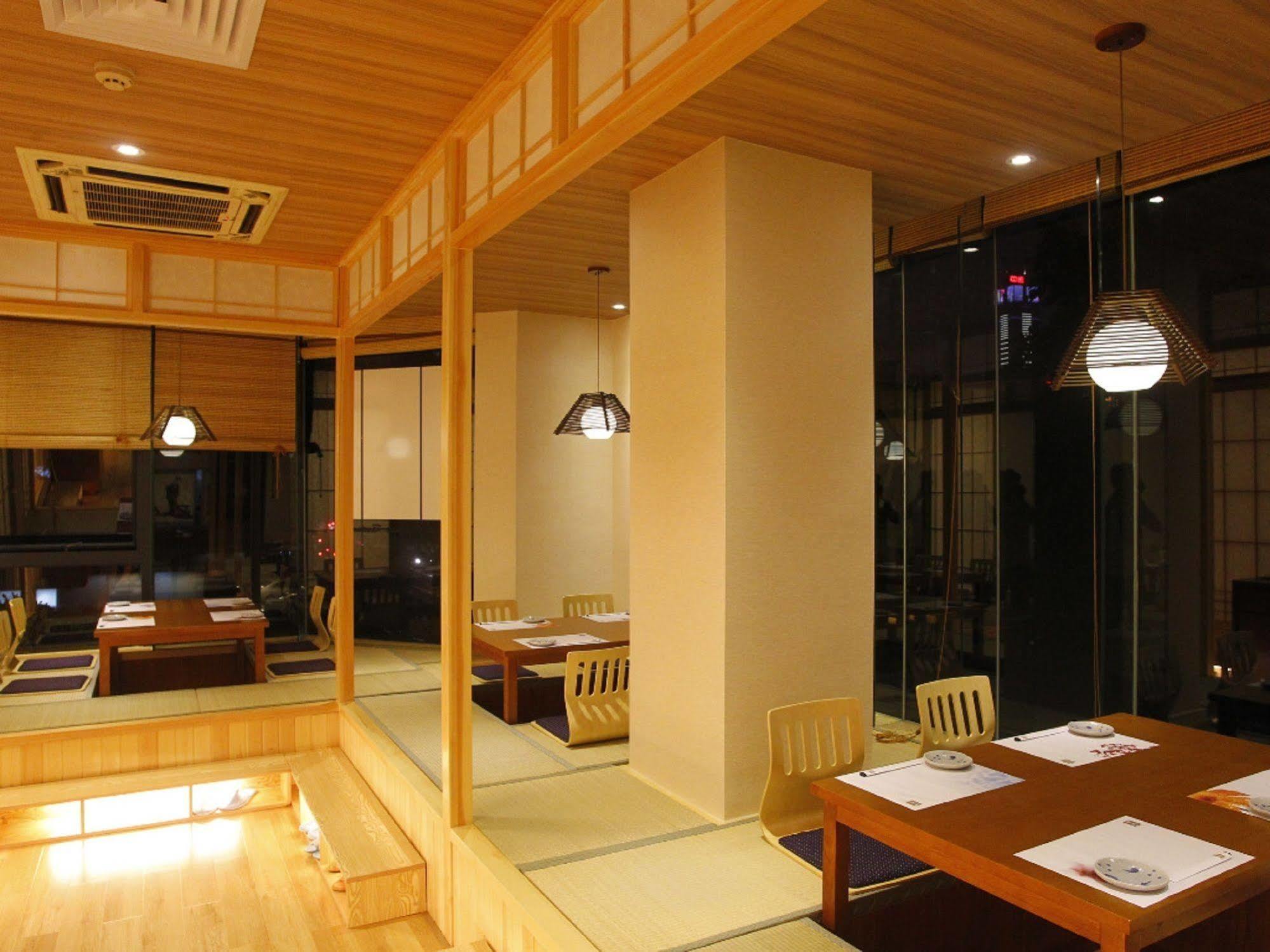 Yuwa Hotel 4*