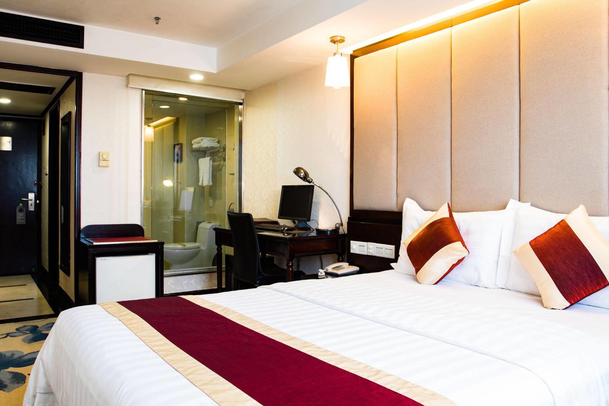 New World Hotel 3*