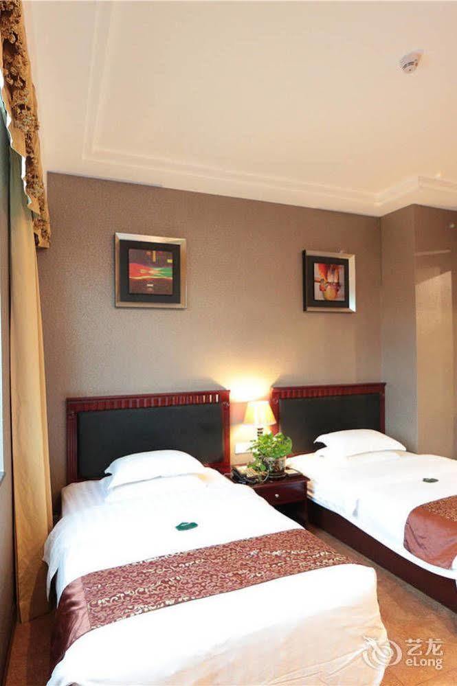 Nanzhou Hotel 3*