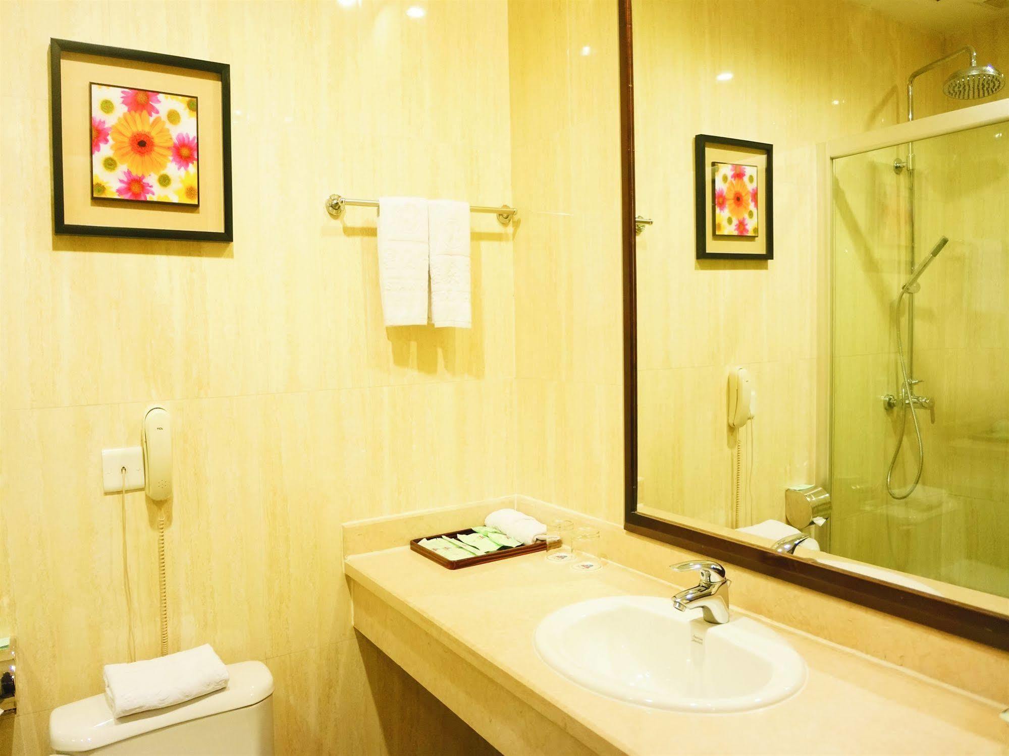 Raystar Hotel 3*