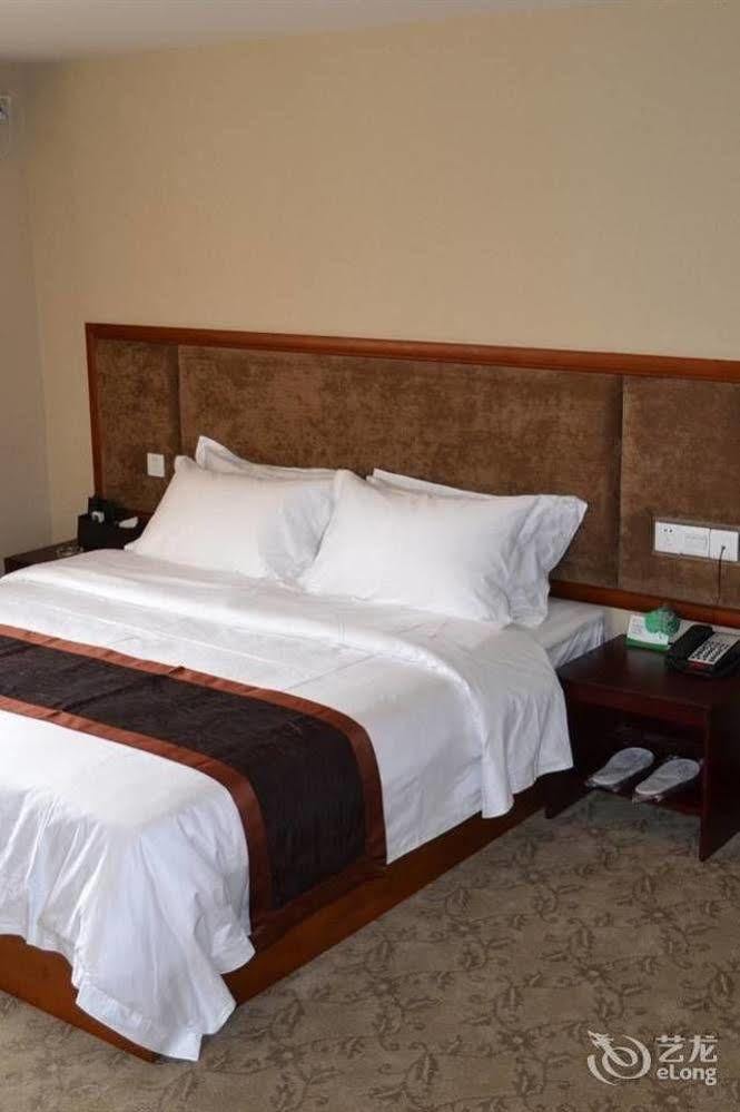 Jintang Hotel 3*