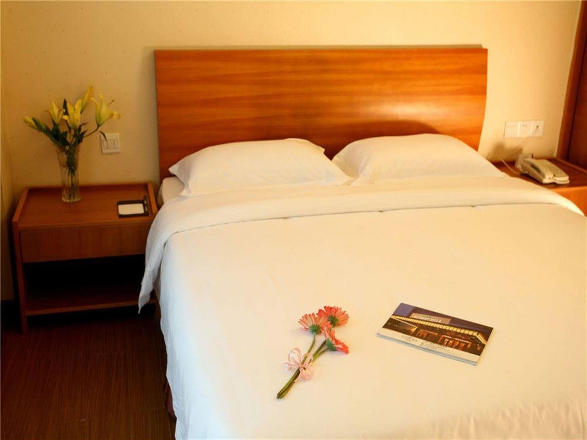 Hotel Holiday Villa 4*