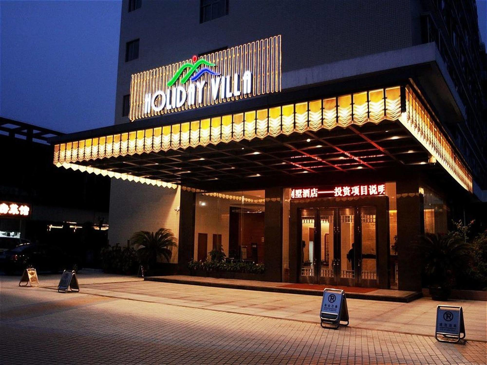 Holiday Villa Hotel 4*
