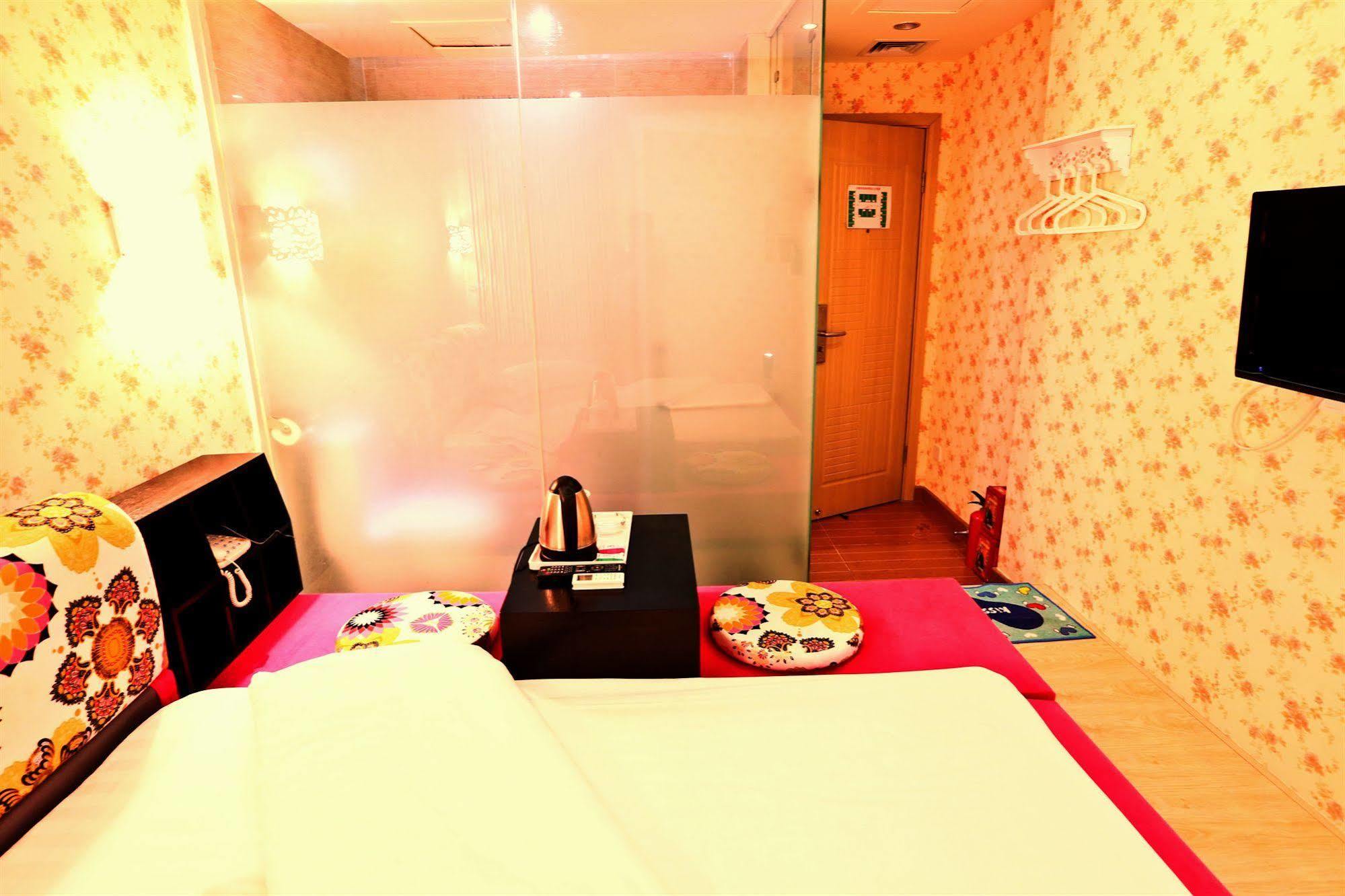 Tavernew Hotel