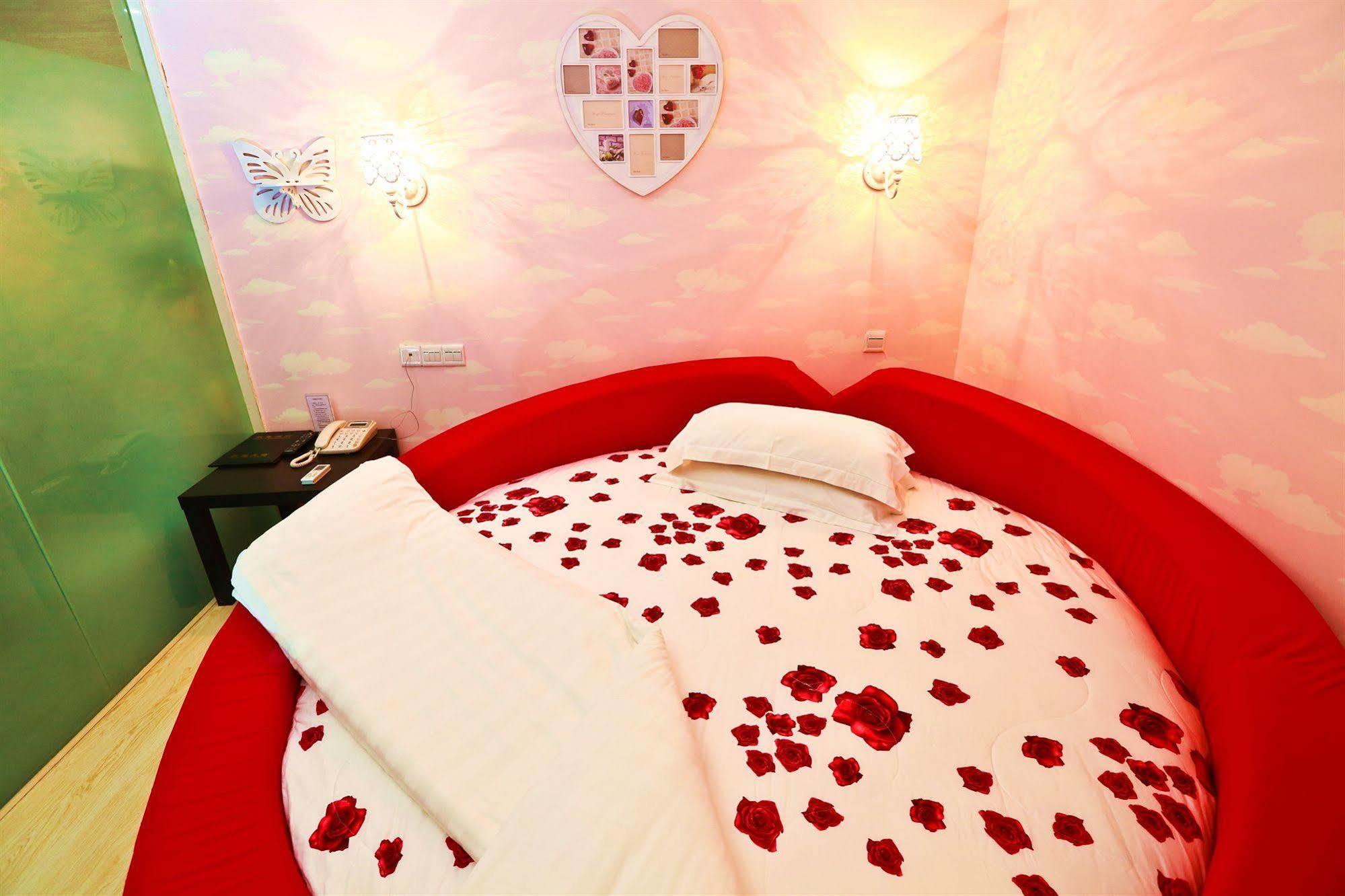 Tavernew Hotel